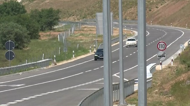 Qarkullimi zhvillohet pa pengesa  në rrugë të thata