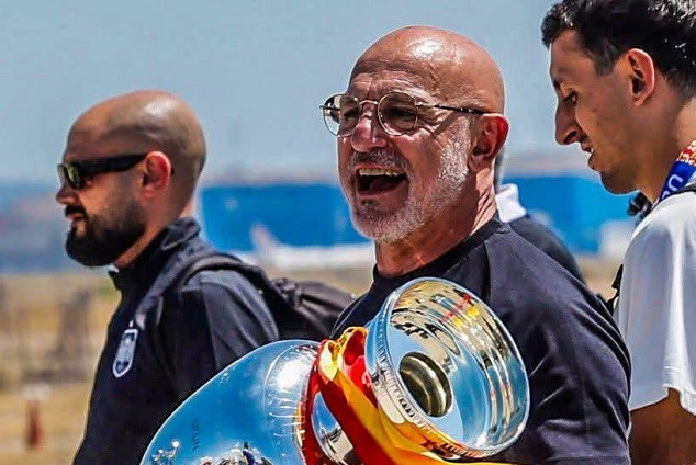 dy-milione-tifoze-presin-kampionet-e-botes-ne-madrid
