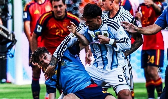 FIFA mbyll çështjen  Paredes 
