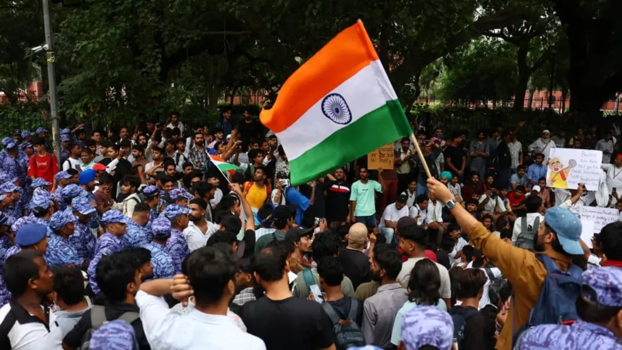 Protesta e studentëve në Indi përshkallëzohet  policia ndërhyn në Delhi