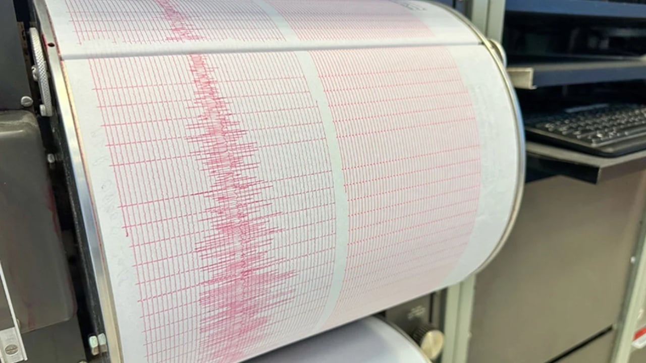 Shkundet sërish Indonezia  goditet nga një tërmet me magnitudë 6 1 ballë