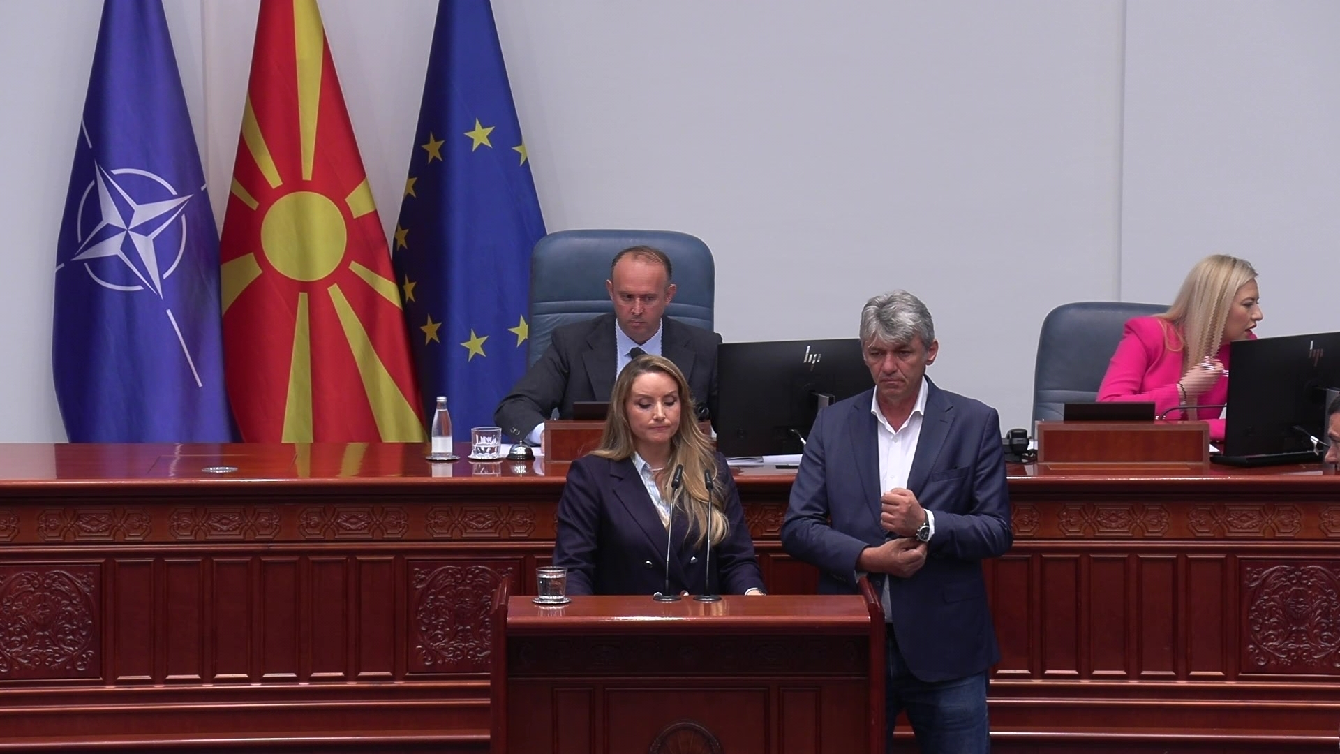 seanca-pyetje-deputetesh-dauti-dhe-sela-bllokuan-foltoren